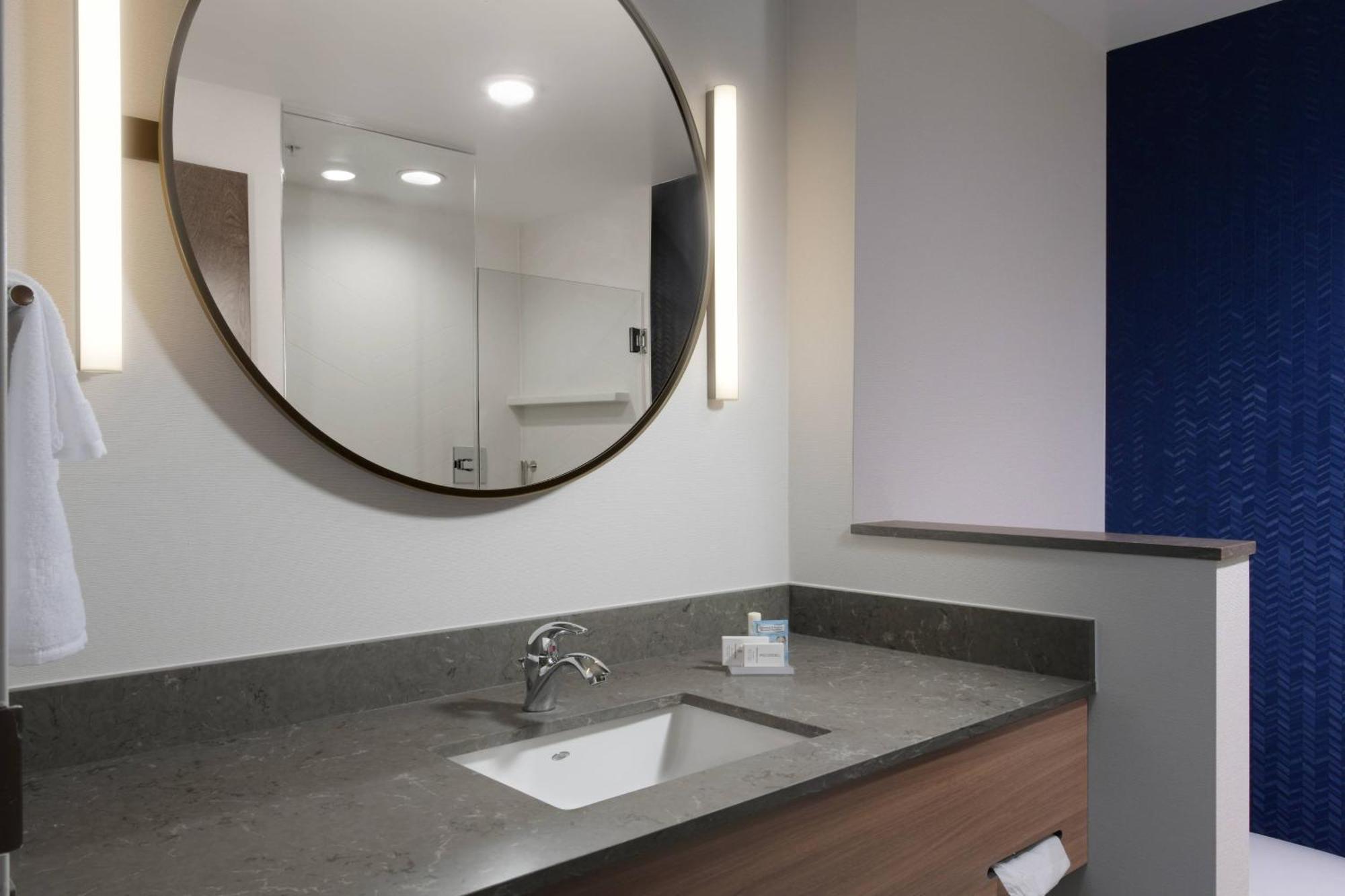 Hotel Fairfield & By Marriott
